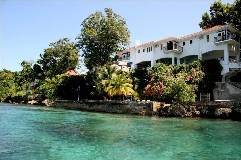 GOLDEN CLOUDS ESTATE ORACABESSA, JAMAICA 9 Bedrooms with En Suite