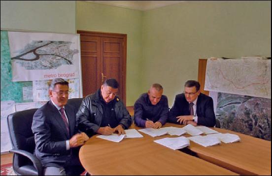 Corporate agreement signed Minister of Infrastructure and Energy Milutin Mrkonjić, Director General of the PE "Roads of Serbia" Zoran Drobnjak and President of the Autonomous trade union Miodrag