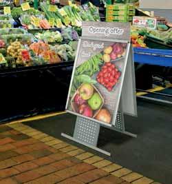It has a 32mm width aluminium profile with click system, so the graphic change is quick and simple. Thanks to its double-sided frame is ideal for displaying offers, menus, information maps, etc.