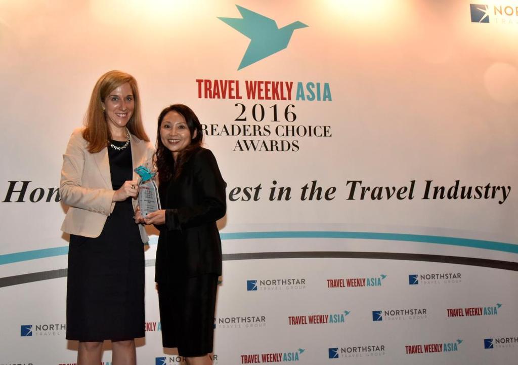 Ms. Sandy Wee, Vice President Domestic Sales, Star Cruises (right) receiving the Travel Weekly Asia 2016 Readers Choice