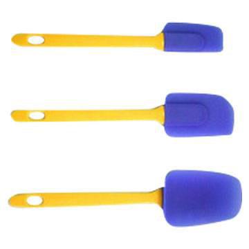 Spatulas are used to stir, scoop, spread, or lift food by foodhandlers, servers and customers. 2.