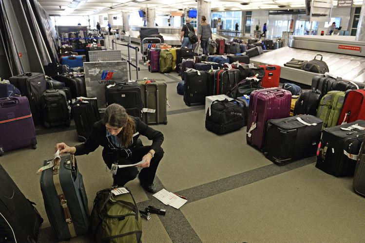 A maze of bags like this one at United Airlines s baggage claim in Denver can be daunting and discouraging for travelers.