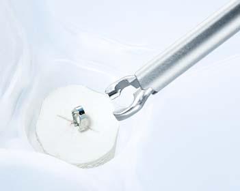 applier jaws, which automatically keeps the clip within the surgeon s field of