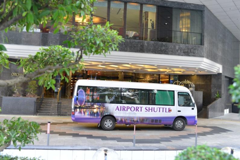3 Taxis Taxis are available at the designated taxi zones located outside the arrival halls of all airport terminals. The estimated cost to go to the city center is between S$18.00 SGD and S$38.