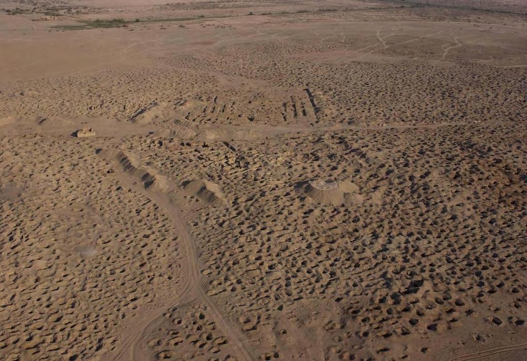 Umma (Tell Jokha), Iraq Looting A vast expanse of crater-like