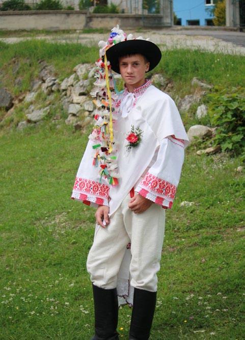 Spomienky na detstvo Svadba v Liptovskej Tepličke V tradičnom roľníckom spoločenstve na Slovensku sa uzavretiu manželstva a založeniu novej rodiny pripisoval veľký význam.