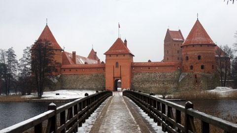 Trakai Water Castle Původně hlavní sídlo Vitatutsa Velikého, jednoho z vítězů od velice významné Bitvy u Gruenwaldu (Tannenberg) poté narůstá význam Vilniusu a hrad ztrácí postupně zcela význam.