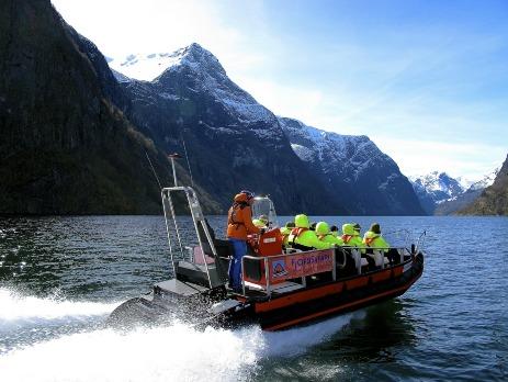 Please note Mountain and lake scenery, Norway This itinerary is a draft and the
