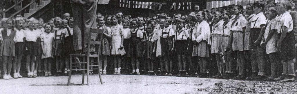 1945 so bile učilnice že toliko urejene, da se je lahko pričelo s poukom. Po drugi svetovni vojni sta bili obe šoli adaptirani.