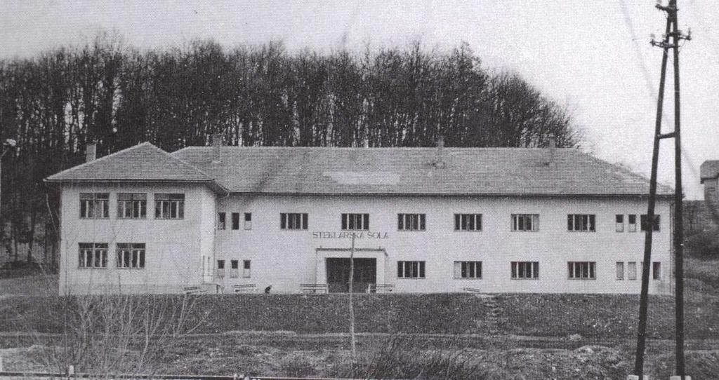 Jugoslavija prva država na Balkanu, ki je zgradila šolo te vrste«(še ena topilna peč v Rogaški Slatini, b. d).