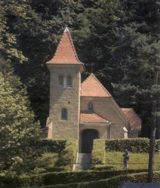 Slika 26: Kapela sv. Ane 80 11 DRUŠTVENA DEJAVNOST V KRAJU NEKOČ IN DANES Rogaška Slatina je imela pred drugo svetovno vojno in že prej živahno kulturno življenje.