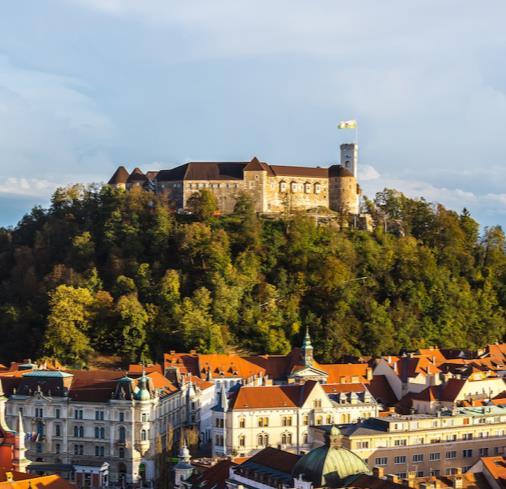Ľubľana (Slovinsko) Ľubľana patrí medzi najatraktívnejšie európske hlavné mestá. Mesto dbá o povesť zelenej európskej metropoly, radnica i obyvatelia majú silné povedomie o životnom prostredí.
