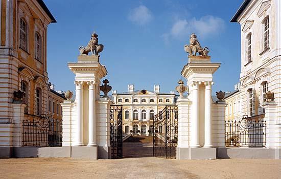 The palace was built from 1736-1740 and the Rococo interior decorations were added from 1765-1768. The parade rooms, the duke's private apartments and the duchess' boudoir are open to visitors.