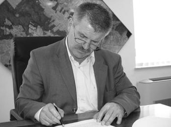 ŽUPANOVA BESEDA Aplenca Glasilo občine Komenda 4/2009 Župan Tomaž Drolec Dokazi potrjujejo pravilnost izzivov Številne potrditve pravilne odločitve pred desetim p raznovanjem.