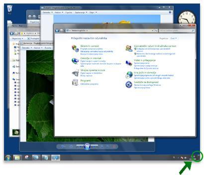 Osebni računalnik in okolje Windows 7 B2 d.o.o. 23 Pokaži namizje Namizje si lahko začasno ogledamo s funkcijo POKAŽI NAMIZJE.