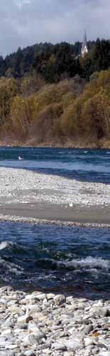 Rieka Dráva DraVA dĺžka: 893 km / celková plocha povodia : 41,238 km 2 / preteká cez Taliansko, Rakúsko, Slovinsko, Chorvátsko a Maďarsko jej pôvodne rýchly tok je ovplyvnený vodnými elektrárňami a