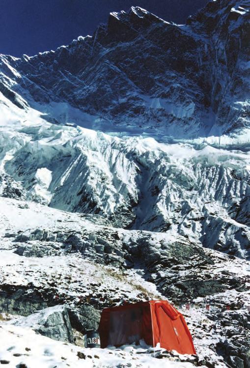 Intervju Slika 2: Bazni tabor (dva meseca na 5300 m) pod takrat še nepremagano južno steno gore Lhotse.
