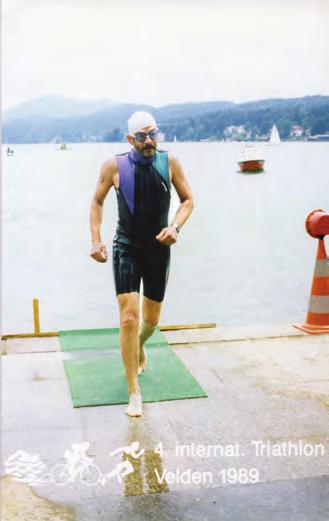 Intervju Slika 10: Olimpijski triatlon na Vrbskem jezeru leta 1989. Slika 11: Zmaga na polovičnem Ironmanu v Novem mestu leta 1992.