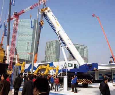 customers. Tadano exhibited a GR-800EX rough terrain crane in Shanghai, hile BQ Tadano premiered its ne GT-850E truck crane alongside a GT-550E.