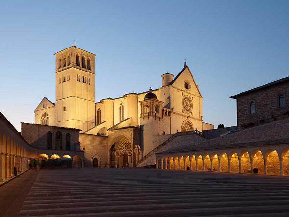 Part 1 is suitable for experienced hikers who can manage steep trails with up to 900m elevation change (Florence-Assisi) Part 2 is less challenging with less elevation changes Characteristics: o The
