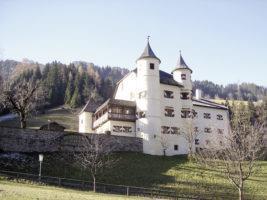 the Kitzsteinhorn Evening: Dinner at the castle Weitmoserschlössl Morning: