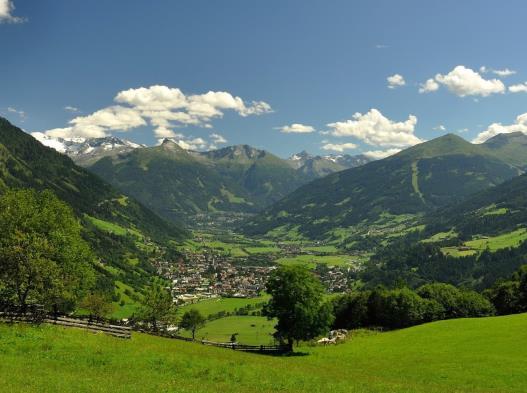 With a big ski resort in the valley, it is part of the Ski Amadé network. In summer there are numerous possibilities to enjoy the beautiful mountain area.