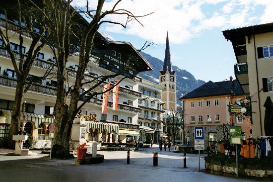 In the center of Bad Hofgastein you can find a pedestrian zone with a lot of restaurants, cafes and luxury boutiques.