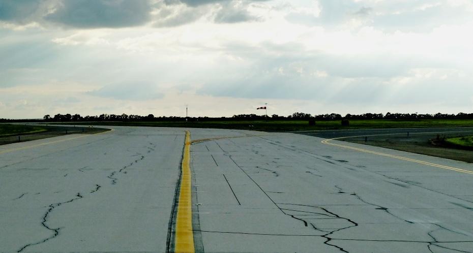 Visual navigation aids on TWY F and TWY E at the given place consist of taxiway centre line and side markings, taxiway side markers, taxiway centre line lights and information signs (to identify