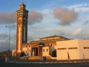 Mesto Sidi Ifni se Mošeja v mestu Sidi Ifni nahaja na jugu Maroka in je eno zadnjih večjih mest pred mejo z Zahodno Saharo, s katero imajo po maroški zasedbi sredi sedemdesetih let še vedno nerešene