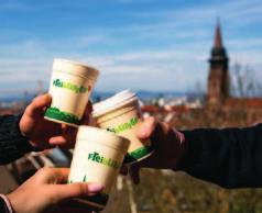 Novosti Kratko, zanimivo Mesto se je znebilo kavnih lončkov za enkratno uporabo Zgodba FreiburgCup (Freiburgškega lončka) ali kako se je mesto znebilo kavnih lončkov za enkratno uporabo, dokazuje, da