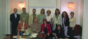 18 NOVICE Novo vodstvo Združenja zdravnikov družinske medicine Na sestanku 4. 10. 2005 je volilna komisija na podlagi volitev po pošti predstavila volilne rezultate.