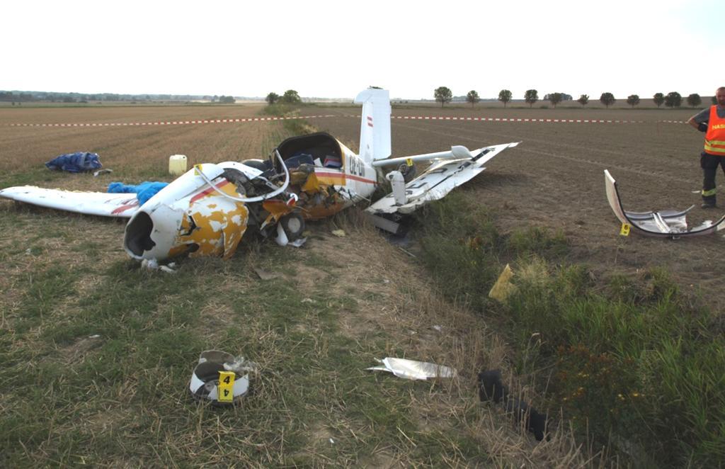 The aircraft fell on the ground, heading ca 260 o. It lay on the belly.