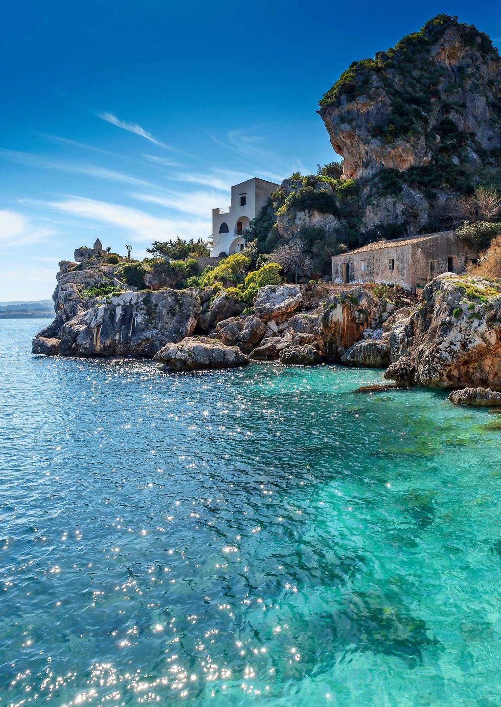 Italy is the ideal destination for a beach vacation: from the North to the South, stretches of sandy beaches alternate with jagged shorelines and sea.