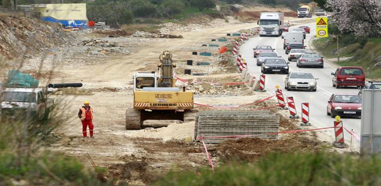 4.1.2. Brza cesta Solin-Kaštela-Plano 2006. godine počela je izgradnja 50-ak kilometara duge četverotračne brze ceste od Trogira do Omiša, vrijedne gotovo 300 milijuna eura.