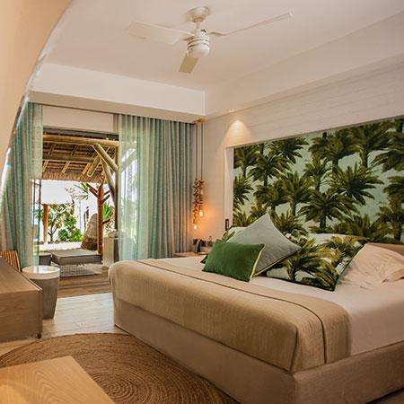 Paradis Villa : 12 275m 2 Max capacities : 8 adult(s): 4 child: 4 infant(s): 4 Amenities : Paradis Villa 3 bathrooms 2 rooms with double beds, 2 bathrooms with bath,shower, separate and outdoor