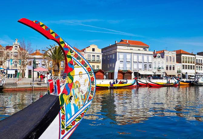 HTTP://WWW.CENTEROFPORTUGAL.COM/TOURISM-OFFICE-AVEIRO/ Distance from Porto: 57 Km How to get there: 30 min car 1h train (https://www.cp.