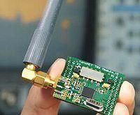 Slika 8: Aktivni RFID-oddajnik Vir: http://www.wikid.eu/images/thumb/9/9f/active_rfid_tags.jpg/200px- Active_RFID_tags.jpg. Pasivni RFID Pasivni oddajniki pa so sestavljeni le iz mikroprocesorja in antene.