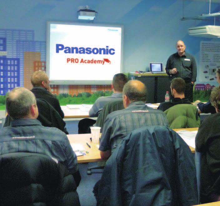 NOVO / UVODNIK Preprosto lahko prenesete Panasonicovo servisno dokumentacijo in brošure Panasonic PRO Club je v celoti združljiv z uporabo na tabličnem računalniku in pametnem
