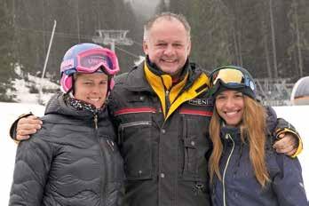 Andrejovi Kiskovi mala robiť garde naša špičková zjazdárka Veronika Velez Zuzulová a čoraz úspešnejšia snowboardistka Klaudia Medlová.