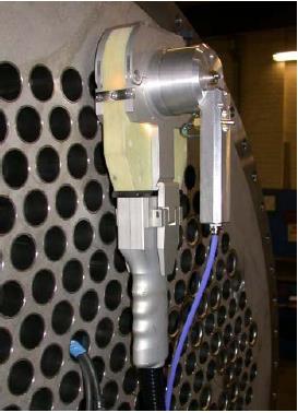 Slika 6. Orbitalno TIG zavarivanje [5] Oprema za orbitalno zavarivanje sastoji se prvenstveno od izvora struje za zavarivanje (AC i DC) i glave za orbitalno zavarivanje.