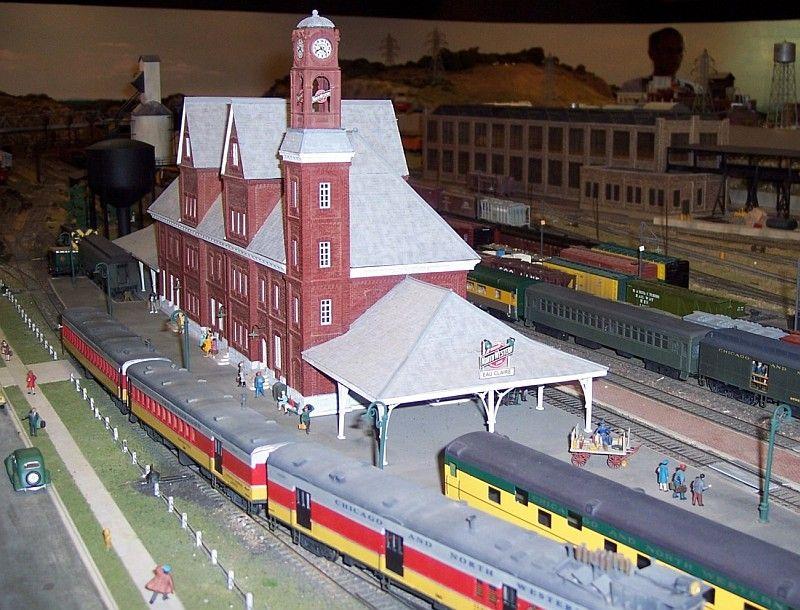 There were prototype tours, bussed layout tours, and clinics by many different experts, a silent auction, a model railroad contest, a photo contest, and a My Favorite Train contest.