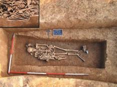 Njegova je osnova groblje s kosturnim ukopima iz 4. st., smješteno na položaju neolitičkog naselja.