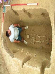 m to 0,65 m), and all graves but one (double burial 113) were single. All of them were extended supine burials.