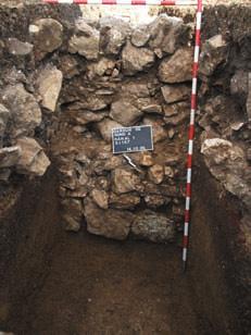 Zid SJ 200 podignut je do najviše sačuvane točke kuta koji zatvaraju zidovi SJ 200 i 199. Pri tome je rabljen kamen koji je izdvojen u arheološkim iskopavanjima.