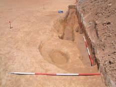 U iskopavanjima koja su trajala 31 radni dan, zabilježene su 233 stratigrafske jedinice (SJ 1 SJ 233), od kojih se mogu izdvojiti slojevi, ukopi i zapune.