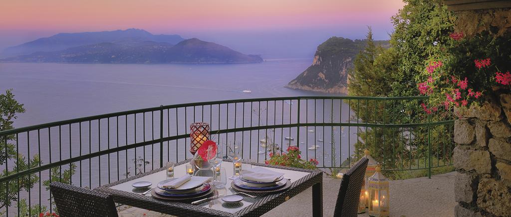 Dinner with a view Kitchen Garden > Km 0 Suspended between the sea and sky, a terrace, a table for two and a view of the Bay of Naples, Mount Vesuvius and the Sorrentine Peninsula you ll never forget.