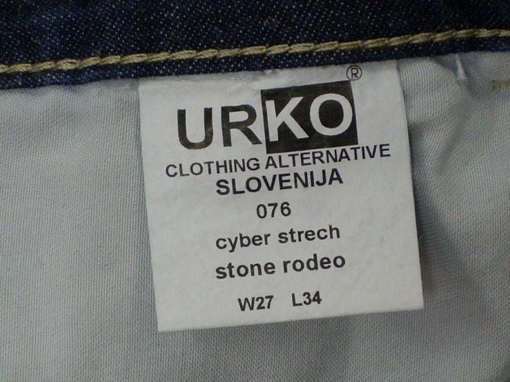 sestave posameznih sestavnih delov hlač na obesni etiketi z oznakami I. in II.