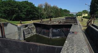 It was completed in 1896 and was the first lock in Europe which was run by DC produced in the structure itself by using the difference of water level balance. Nowadays, it functions as a sluice.