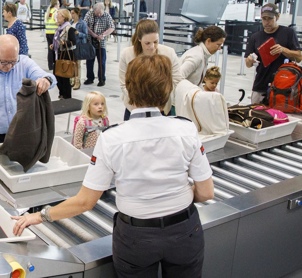 Advanced passenger checkpoint (APC) solutions The process of moving passengers through an airport needs to be secure, seamless, rapid and deliver a positive experience for all travellers.