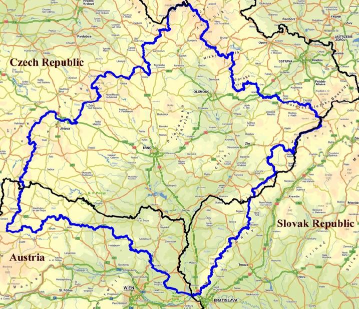 45 okraji Rohatca, v ústí Radejovky pri rkm 17,5, vchádza rieka Morava na slovensko-českú štátnu hranicu.